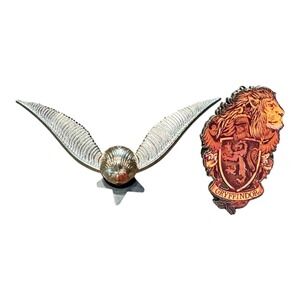 Harry Potter Golden Snitch Moveable Wings & Gryffindor Crest‎ Pin Set